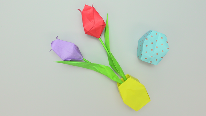折り紙で簡単に作れるおしゃれな 花瓶 の折り方 作り方 Howpon ハウポン