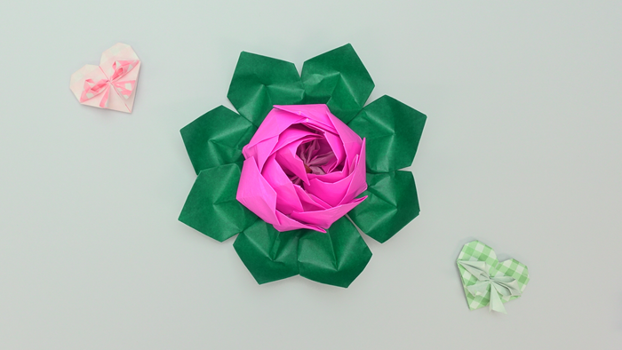 立体で本物そっくり 折り紙で簡単に作れる 蓮の花 の折り方 作り方 Howpon ハウポン