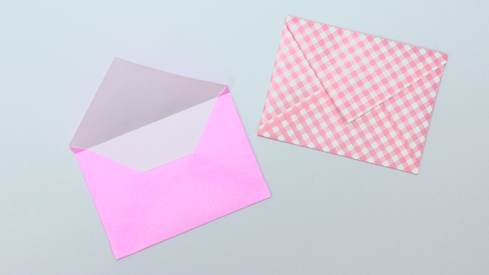 折り紙 正方形の紙 で簡単に作れる 封筒 の折り方 作り方 Howpon ハウポン