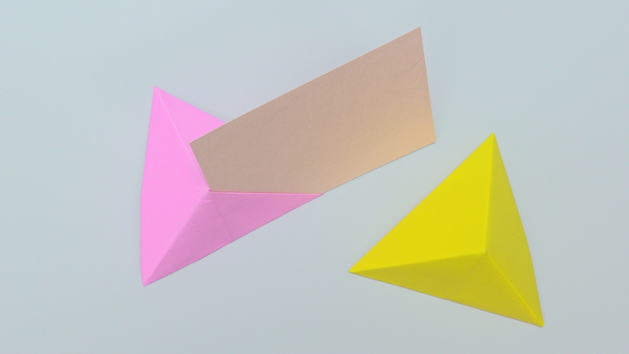 折り紙で作れる『カードスタンド』の簡単な折り方・作り方！  Howpon 
