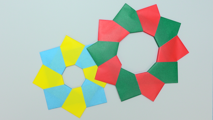 折り紙で簡単に作れる飾り クリスマスリース の折り方 作り方 Howpon ハウポン