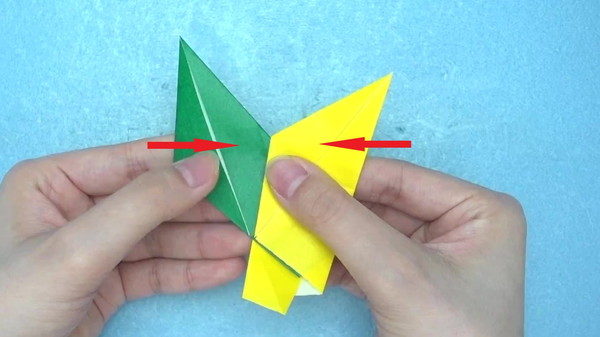 とっても簡単 折り紙で作れるかっこいい 六方手裏剣 の折り方 Howpon ハウポン