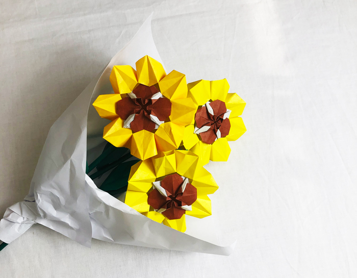 折り紙で作れる花のブーケ ひまわりブーケ の折り方 作り方 Howpon ハウポン