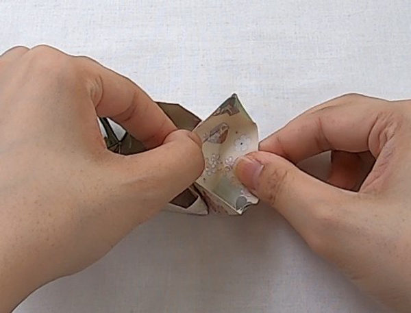 折り紙1枚で出来る本物の飴そっくり キャンディボックス の折り方 Howpon ハウポン