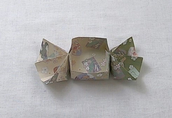折り紙1枚で出来る本物の飴そっくり キャンディボックス の折り方 Howpon ハウポン