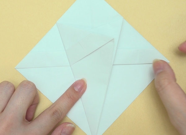 ゴミ箱としても使える 折り紙 チラシで作る 台形 箱の折り方 Howpon ハウポン