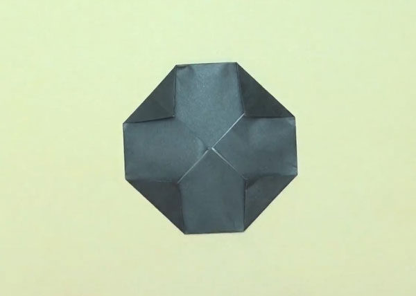 ジブリ 折り紙1枚で簡単に出来る まっくろくろすけ の折り方 Howpon ハウポン