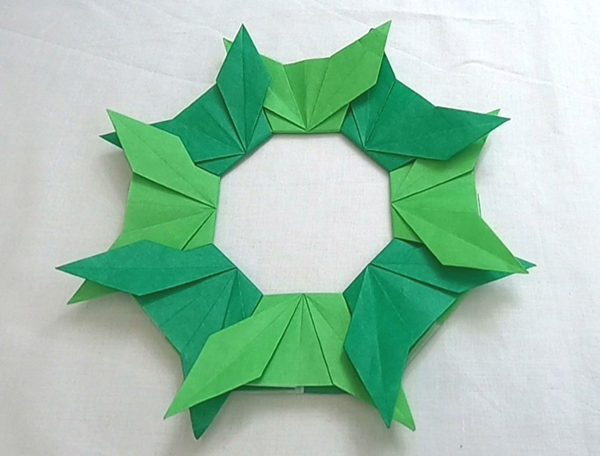 折り紙で作る可愛い花 チューリップ リースの折り方 作り方 Howpon ハウポン