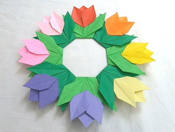 折り紙で作る可愛い花 チューリップ リースの折り方 作り方 Howpon ハウポン