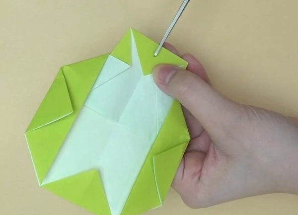 マリオ ノコノコにもなる 折り紙で ヨッシー を簡単に作る折り方 Howpon ハウポン