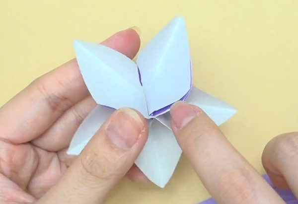 七夕の飾りに 折り紙で簡単に作れるおしゃれな 流れ星 の折り方 Howpon ハウポン
