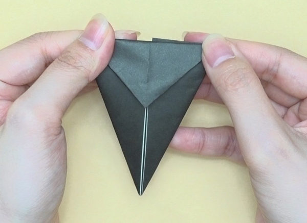 折り紙1枚で作れるかわいい シルエットミッキー の簡単な折り方 Howpon ハウポン