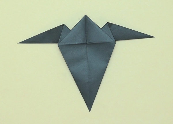 折り紙1枚で作れるかわいい シルエットミッキー の簡単な折り方 Howpon ハウポン