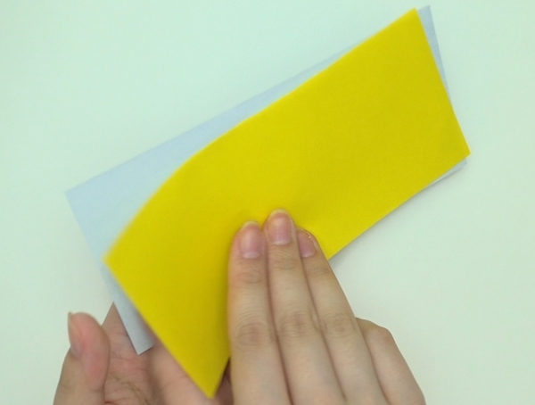 子供も喜ぶ 折り紙で簡単に作れる 平面のミニオン の折り方 Howpon ハウポン