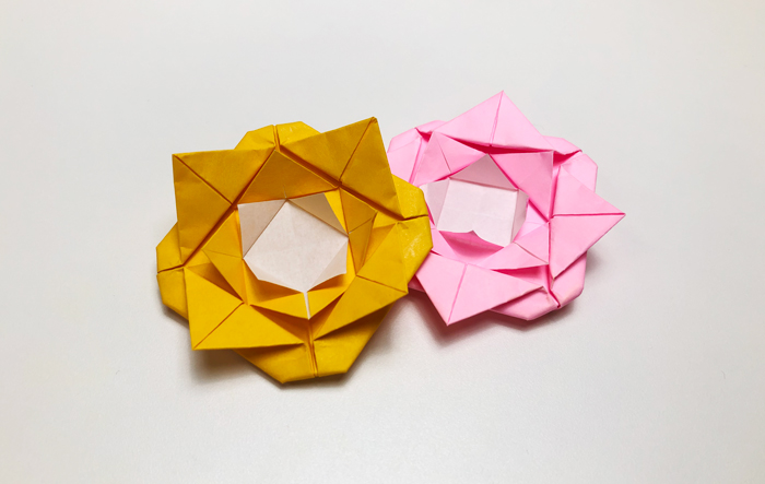 子どもでも簡単に折り紙1枚で作れる立体的な バラの花 の折り方 Howpon ハウポン