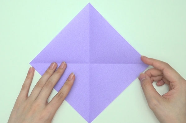 掲示物にも使える 折り紙1枚で作る 平面なバラ の簡単な折り方 Howpon ハウポン