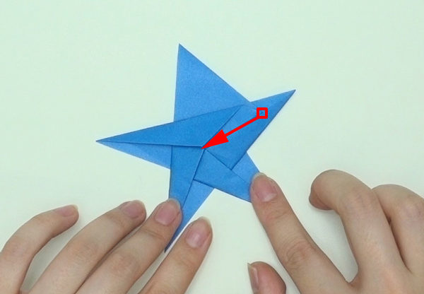 立体なのに簡単 1枚の折り紙で作れる 星 の折り方 Howpon ハウポン