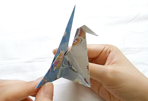 結婚式の席札にも 鶴の メッセージカード立て 折り方 作り方 Howpon ハウポン
