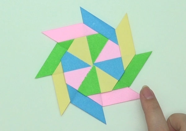 8枚の折り紙でできるかっこいい 手裏剣 の折り方 作り方 Ver 2