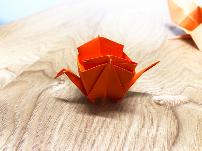 鶴の背が器に変身 変わり折り紙 箱鶴 折り方 作り方 Howpon