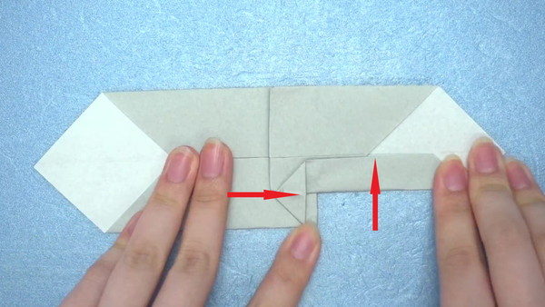 テープを使わない折り紙で簡単に作れるかっこいい武器 銃 の折り方 Howpon ハウポン