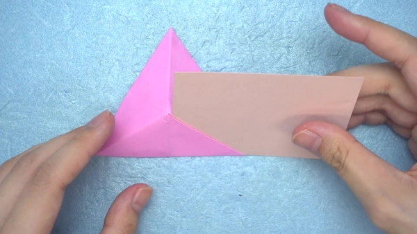 折り紙で作れる カードスタンド の簡単な折り方 作り方 Howpon ハウポン