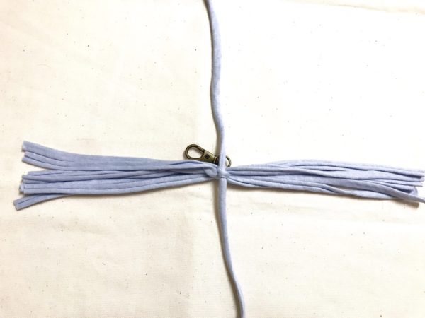 ｔシャツヤーンで簡単タッセルの作り方 余った糸も可愛い小物に変身 Howpon ハウポン